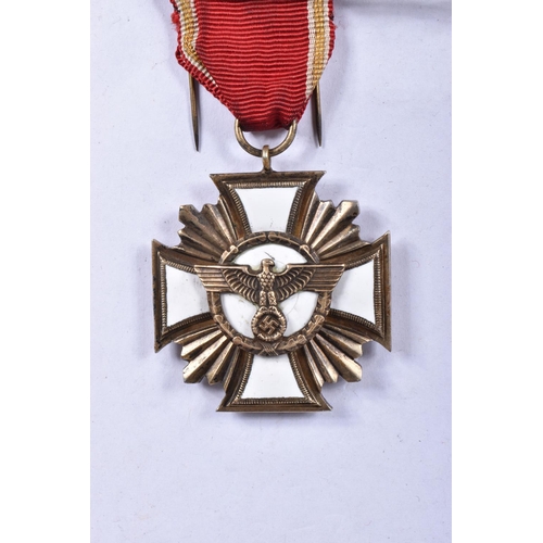 418 - A GERMAN THIRD REICH NSDAP 25 YEAR SERVICE MEDAL, this award is a Dienstauszeichnung der NSDAP 25 Ja... 