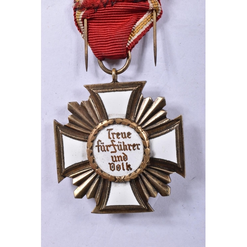 418 - A GERMAN THIRD REICH NSDAP 25 YEAR SERVICE MEDAL, this award is a Dienstauszeichnung der NSDAP 25 Ja... 