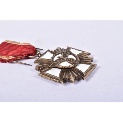 418 - A GERMAN THIRD REICH NSDAP 25 YEAR SERVICE MEDAL, this award is a Dienstauszeichnung der NSDAP 25 Ja... 