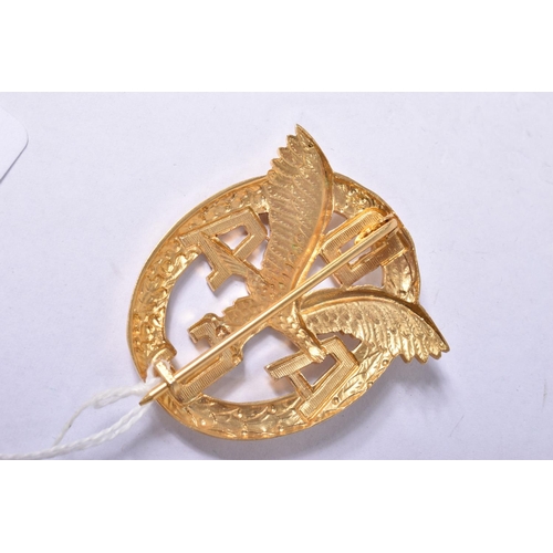 421 - A GERMAN THIRD REICH ADAC BADGE IN GOLD, this is an Allegmiener Deutscher Automobile club badge, thi... 