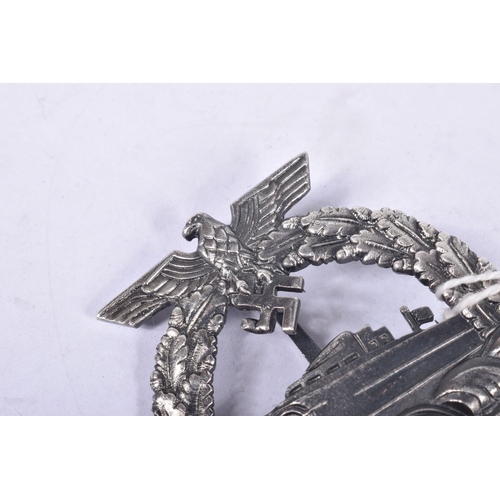 423 - A GERMAN NAVY KRIEGSMARINE FAST ATTACK CRAFT WAR BADGE, this is solid backed and has the makers name... 