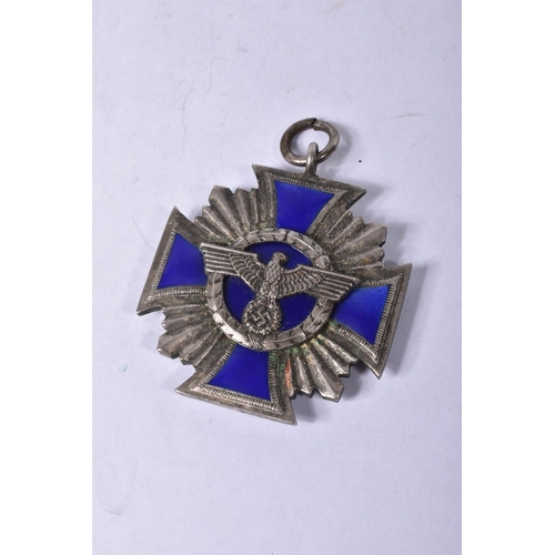 425 - A GERMAN NSDAP 15 YEAR LONG SERVICE AWARD, this award is silver and blue enamel but is missing its r... 