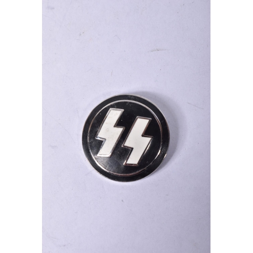 426 - A GERMAN BLACK AND WHITE MEMBERS PIN BADGE, this has the maker RZM M1/4 and Ges Gesch on the reverse... 