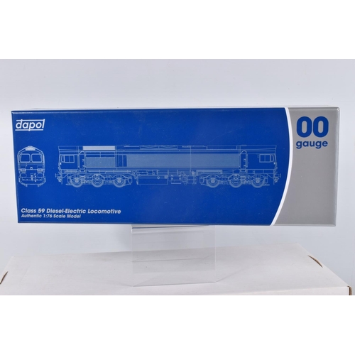 242 - A BOXED DAPOL OO GAUGE CLASS 59 DIESEL-ELECTRIC LOCOMOTIVE, 59005 Foster Yeoman silver Kenneth J Pai... 