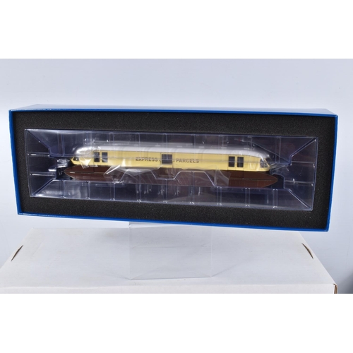 247 - A BOXED DAPOL OO GAUGE STREAMLINED DIESEL RAILCAR, 17 Express Parcels GWR Chocolate and Cream, item ... 