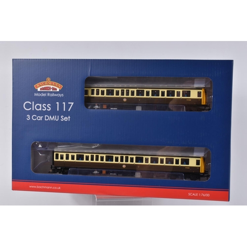 286 - A BOXED  BACHMANN  BRANCHLINE  MODEL  RAILWAYS  OO GAUGE Class 117 3-Car DMU GWR 150 chocolate and c... 