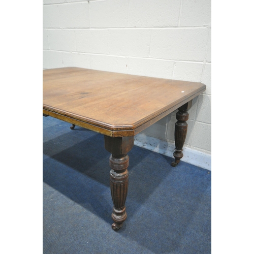 1298 - AN EDWARDIAN CENTURY WALNUT WIND OUT DINING TABLE, with one additional leaf, open length 148cm x clo... 