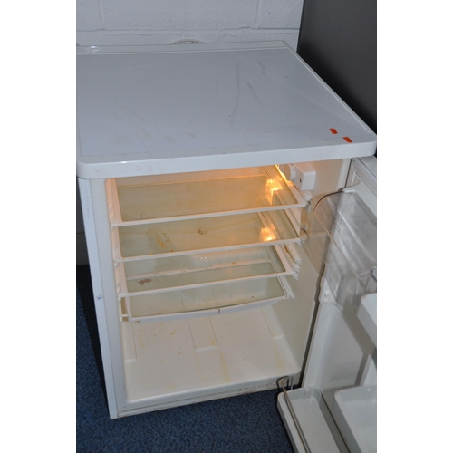 1076 - A BOSCH UNDER COUNTER FRIDGE width 60cm depth 62cm height 85cm (PAT pass and working at 5 degrees)