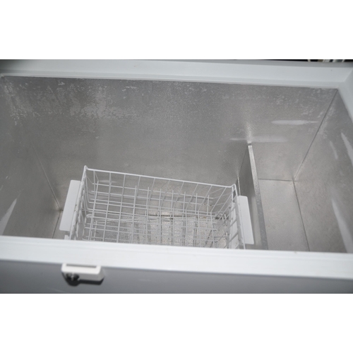 1079 - A LARGE ELECTROLUX CHEST FREEZER, width 105cm depth 65cm height 87cm (PAT pass and working at -27 de... 