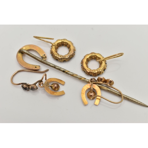 30 - THREE ITEMS OF EARLY TO MID 20TH CENTURY JEWELLERY, to include a horse shoe stickpin, stick believed... 