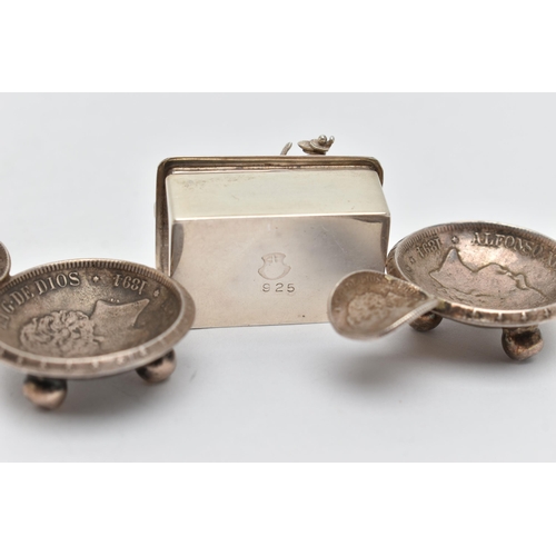 42 - A WHITE METAL SNUFF BOX AND TWO ASHTRAYS, rectangular box featuring two Flintlocks to the hinged cov... 