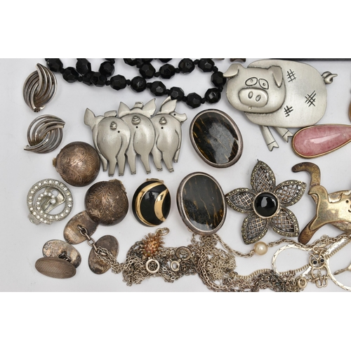 61 - AN ASSORTMENT OF WHITE METAL AND COSTUME JEWELLERY, to include a 'Wedgwood' cameo brooch and pendant... 