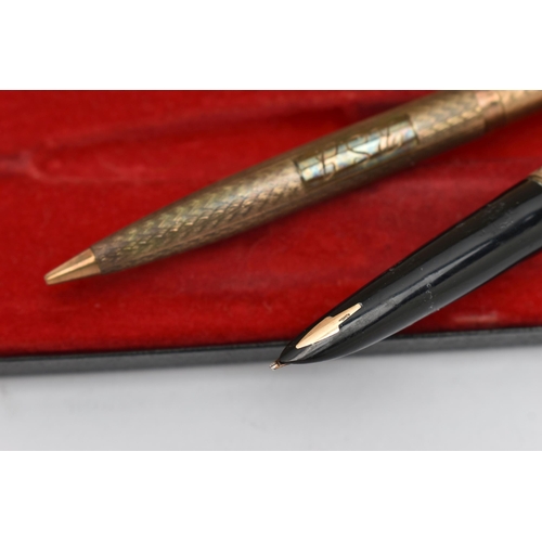 62 - A 9CT GOLD 'PARKER' FOUNTAIN PEN AND PENCIL, engine turned pattern, monogram engraving to the cartou... 