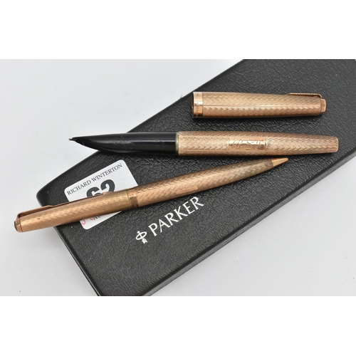 62 - A 9CT GOLD 'PARKER' FOUNTAIN PEN AND PENCIL, engine turned pattern, monogram engraving to the cartou... 