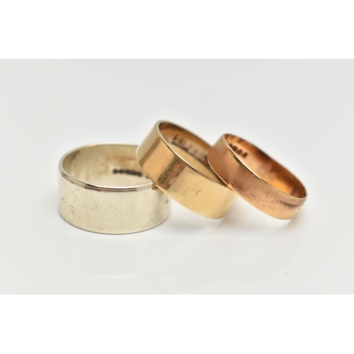 77 - THREE GOLD BAND RINGS, the first a plain 22ct gold band ring, with 22ct hallmark for Birmingham, app... 