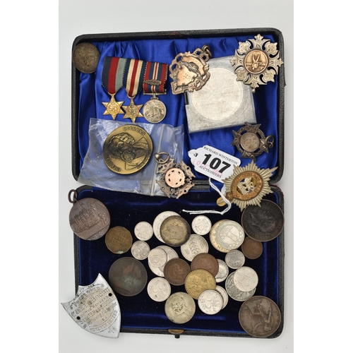 107 - A SMALL ASSORTMENT OF MEDALS AND COINS, to include three silver and yellow metal medals, each hallma... 