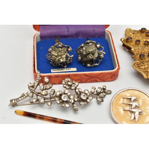 108 - A SMALL ASSORTMENT OF JEWELLERY, to include an early 20th century coral clip, a mid century white me... 