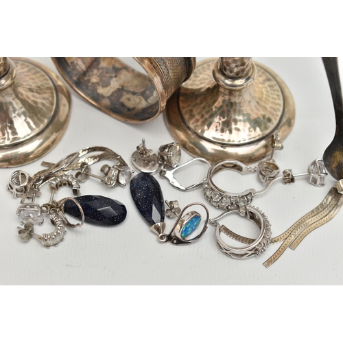 110 - A SMALL ASSORTMENT OF SILVER ITEMS, to include a pair of weighted base posey vases, a silver napkin ... 