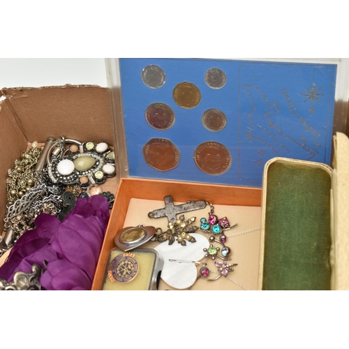 124 - A BOX OF ASSORTED ITEMS, to include a shell cameo pendant, set in a yellow metal mount, stamped 375,... 