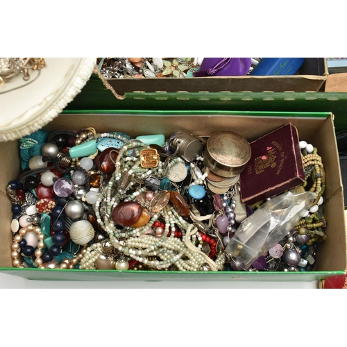 131 - A BOX OF ASSORTED COSTUME JEWELLERY, to include an assortment of beaded jewellery, clip on earrings,... 