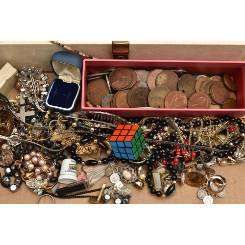 133 - A BOX OF ASSORTED JEWELLERY, to include a yellow metal S link chain fitted with a Star of David pend... 