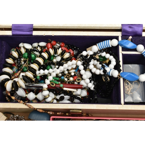 133 - A BOX OF ASSORTED JEWELLERY, to include a yellow metal S link chain fitted with a Star of David pend... 