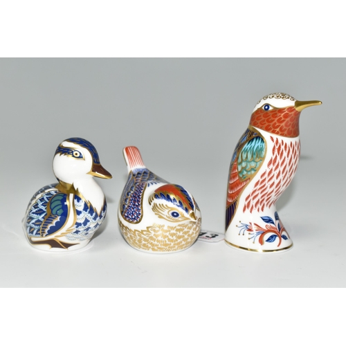 313 - THREE ROYAL CROWN DERBY BIRD PAPERWEIGHTS, comprising Goldcrest, Hummingbird, and Sitting Duckling, ... 