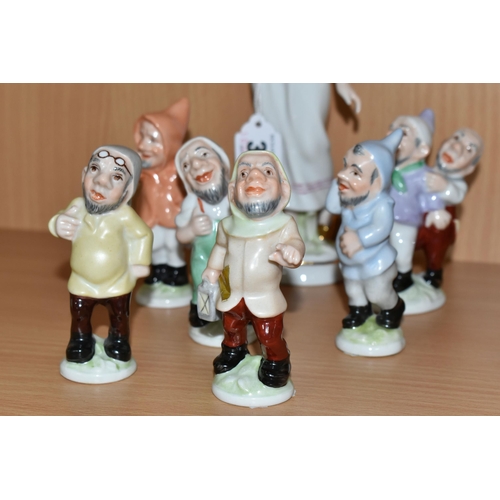 314 - A SET OF ROYAL DUX FIGURES OF 'SNOW WHITE AND SEVEN DWARFS', each bearing the Royal Dux pink triangl... 