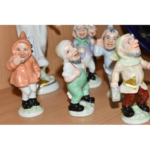 314 - A SET OF ROYAL DUX FIGURES OF 'SNOW WHITE AND SEVEN DWARFS', each bearing the Royal Dux pink triangl... 