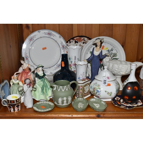 335 - A GROUP OF ASSORTED CERAMICS INCLUDING FOUR PIECES OF GREEN WEDGWOOD JASPERWARE, a Royal Crown Derby... 