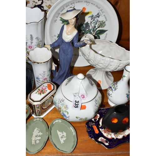 335 - A GROUP OF ASSORTED CERAMICS INCLUDING FOUR PIECES OF GREEN WEDGWOOD JASPERWARE, a Royal Crown Derby... 