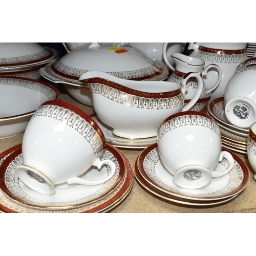 346 - AN EIGHTY TWO PIECE ROYAL GRAFTON 'MAJESTIC' PATTERN DINNER SERVICE, comprising three covered tureen... 