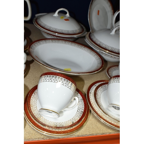 346 - AN EIGHTY TWO PIECE ROYAL GRAFTON 'MAJESTIC' PATTERN DINNER SERVICE, comprising three covered tureen... 