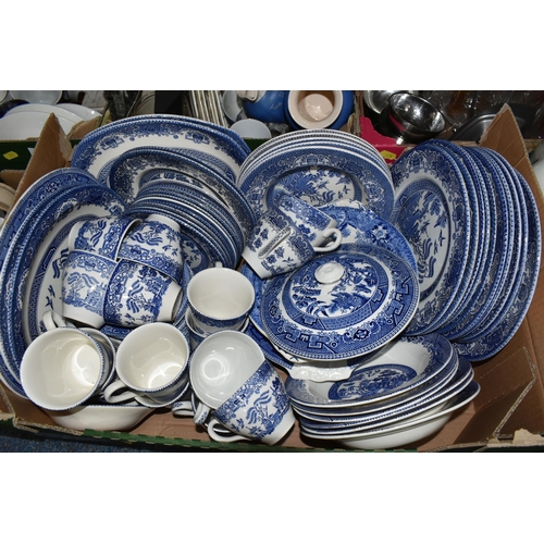 378 - SEVEN BOXES AND LOOSE CERAMICS AND GLASS WARES, to include a quantity of Willow Pattern and other bl... 