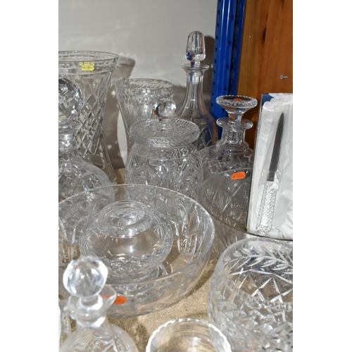 385 - A QUANTITY OF CUT CRYSTAL AND OTHER GLASS WARES, eighty to ninety pieces, to include a table lamp wi... 