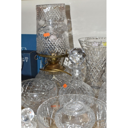 385 - A QUANTITY OF CUT CRYSTAL AND OTHER GLASS WARES, eighty to ninety pieces, to include a table lamp wi... 