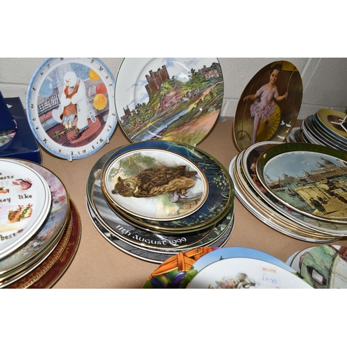 427 - A QUANTITY OF COLLECTORS PLATES, to include eight Coalport 'Reach for the Sky' aviation plates, Danb... 