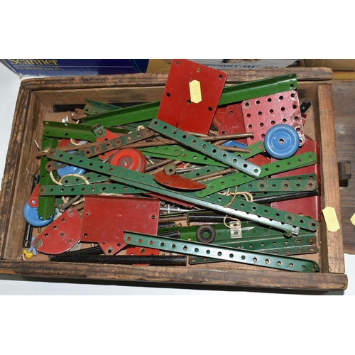 440 - ONE BOX AND LOOSE VINTAGE GAMES AND TOYS, to include a wooden  boxed set of 1950's Meccano, a boxed ... 