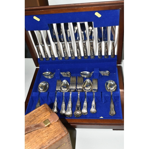 413 - A WOODEN CANTEEN OF CUTLERY, stainless steel, made by Grenadier Silversmiths Sheffield, together wit... 