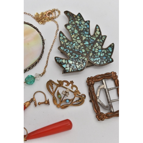 53 - ASSORTED JEWELLERY, to include a yellow metal green and colourless paste pendant necklace, fitted wi... 