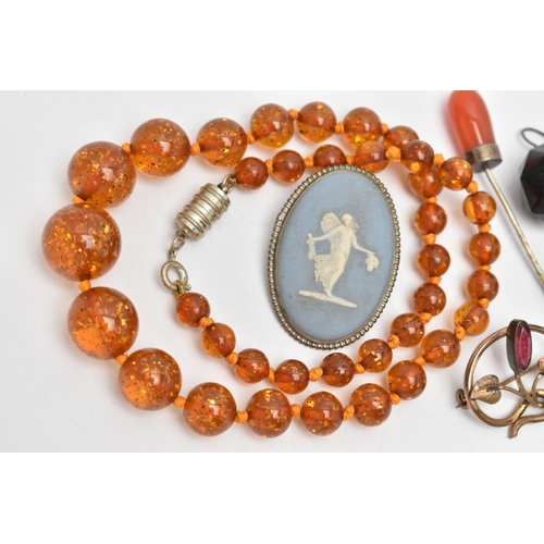 63 - A SMALL ASSORTMENT OF JEWELLERY, to include a plastic beaded necklace, a foliage paste brooch, an ag... 