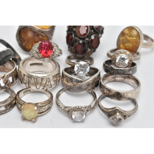 65 - AN ASSORTMENT OF SILVER AND WHITE METAL RINGS, to include a heavy band ring with external engraving ... 