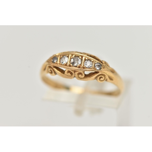 119 - AN EARLY 20TH CENTURY 18CT GOLD DIAMOND RING, designed as a graduated line of five old cut diamonds ... 