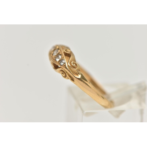 119 - AN EARLY 20TH CENTURY 18CT GOLD DIAMOND RING, designed as a graduated line of five old cut diamonds ... 