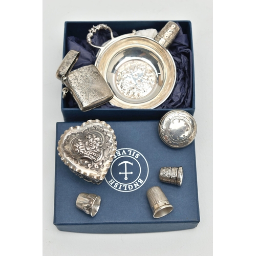 143 - ASSORTED SILVER ITEMS, to include a silver thimble with a woodland animal design, hallmarked 'Alasta... 