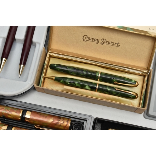 165 - ASSORTED PENS, to include a boxed duo 'DINKIE 550' Conway Stewart set, green marble effect, fountain... 