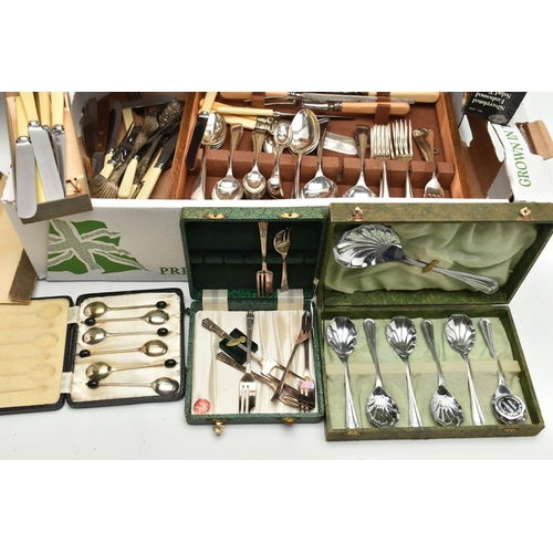 188 - ASSORTED CUTLERY, to include a wooden canteen with cutlery, cased coffee spoons, cased cake forks, a... 