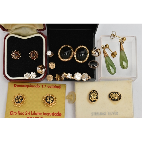 86 - A BAG OF ASSORTED EARRINGS, to include a pair of yellow metal garnet cluster stud earrings, post and... 