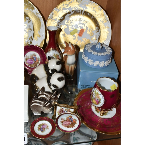 350 - A GROUP OF NAMED ORNAMENTS AND CABINET PLATES, comprising three Royal Crown Derby 'Gold Aves' patter... 