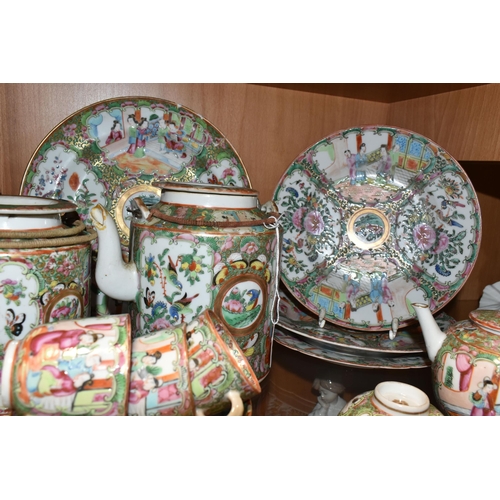 371 - A GROUP OF 19TH AND EARLY 20TH CENTURY CHINESE CANTON FAMILLE ROSE PORCELAIN, various designs but wi... 